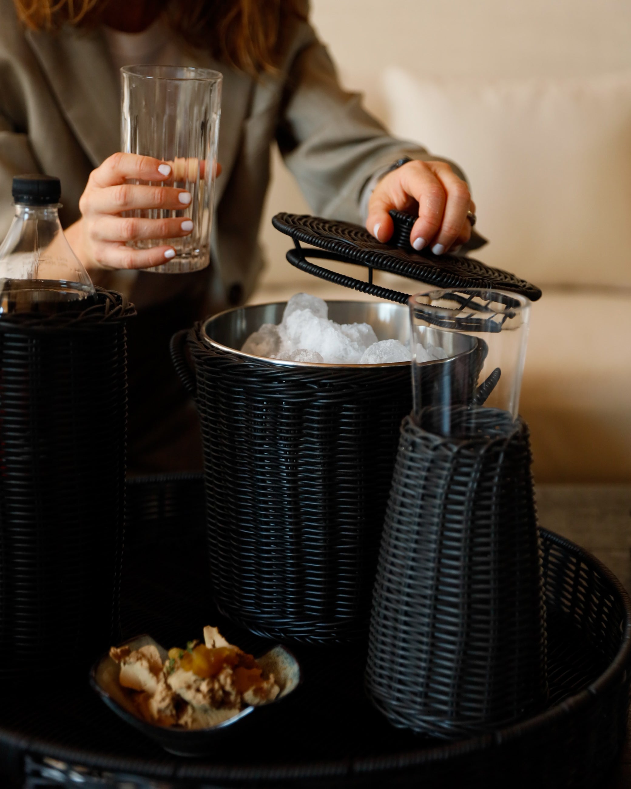 Set Aperitivo Black + Cubre vino DE REGALO + Panera Petit DE REGALO + ENVIO GRATIS